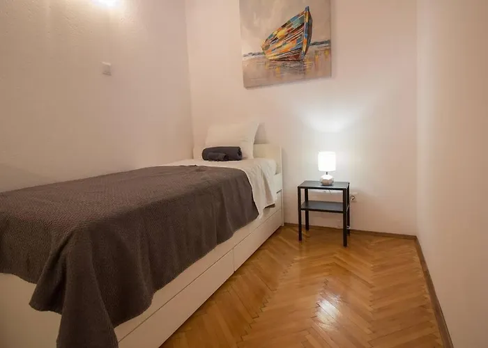 Apartment Lali Trogir - Updated 2Br Near Old Town