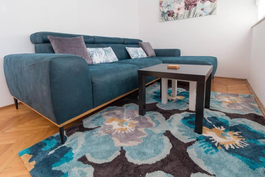 Lali - Updated 2br Near Old Town Appartement