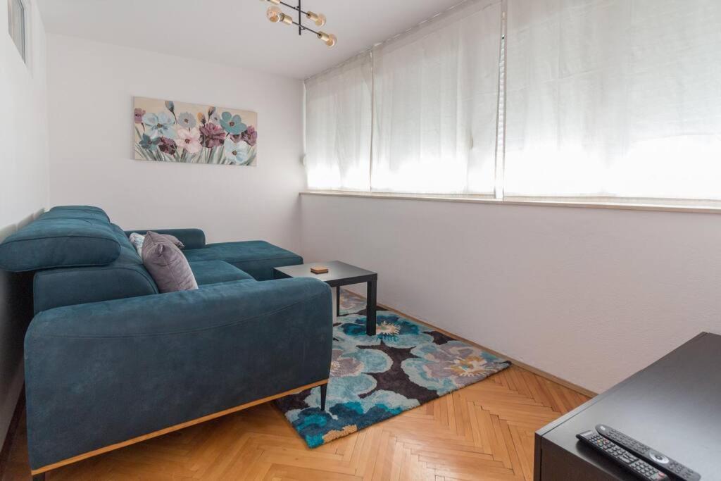 Lali - Updated 2br Near Old Town Appartement