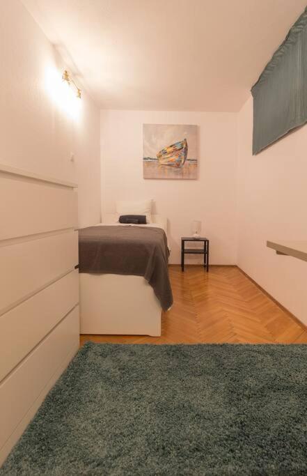 Lali - Updated 2br Near Old Town Appartement *