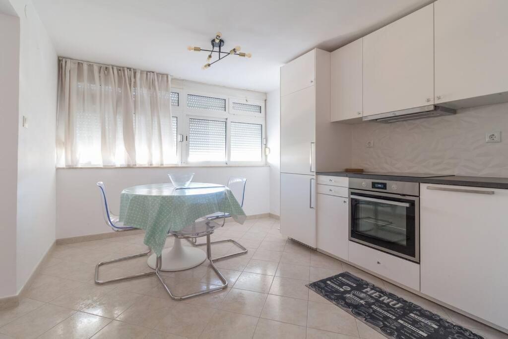 Apartman Lali - Updated 2br Near Old Town